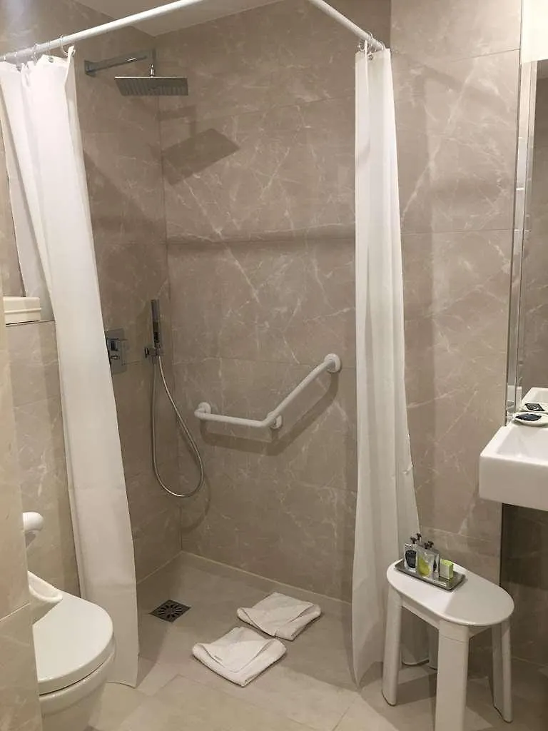 ***  Hotel Louvre Sainte Anne Paris France