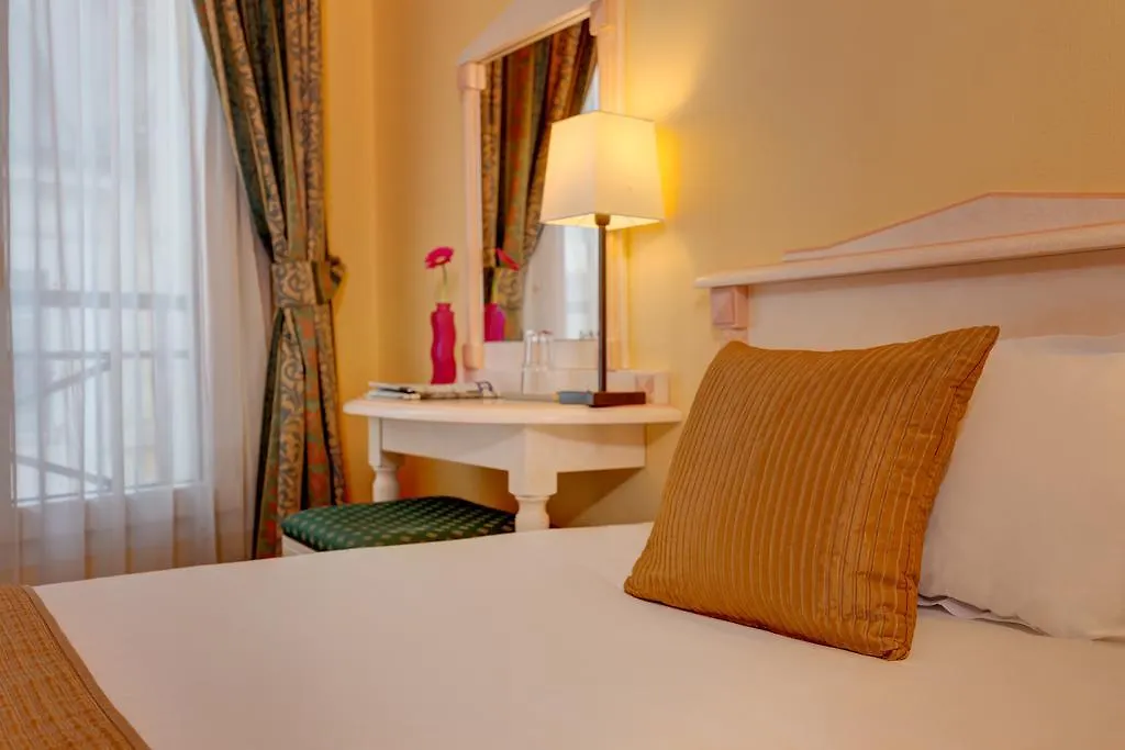 Hotel Louvre Sainte Anne Párizs Franciaország